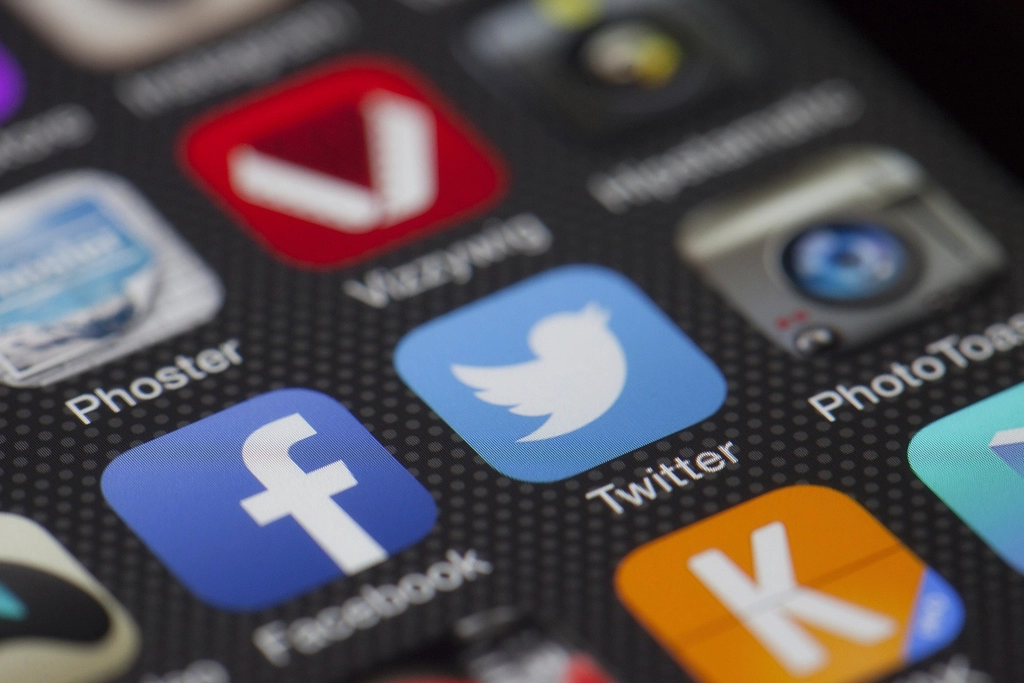 Social media applications mobile screen